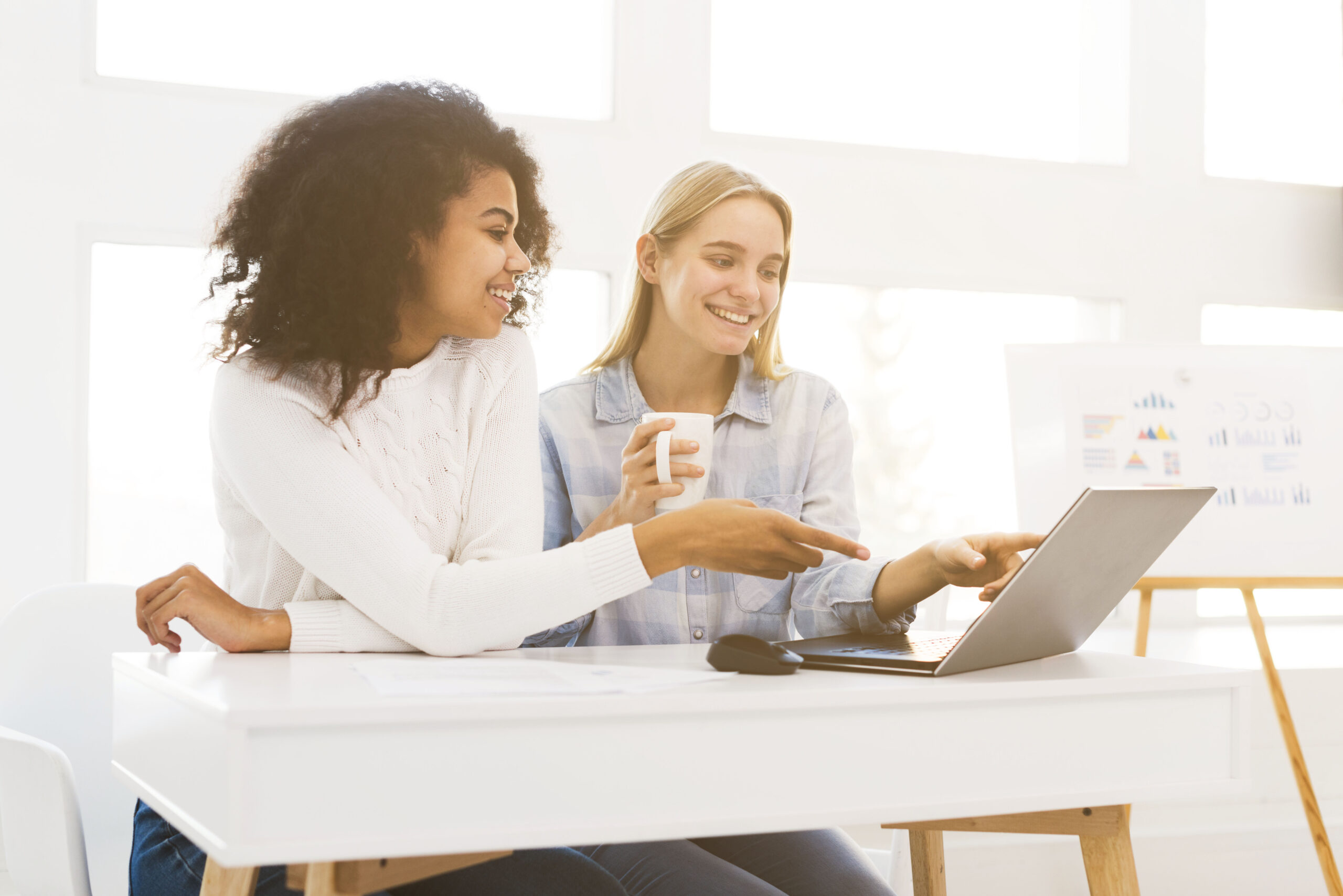 smiley-womens-working-laptop